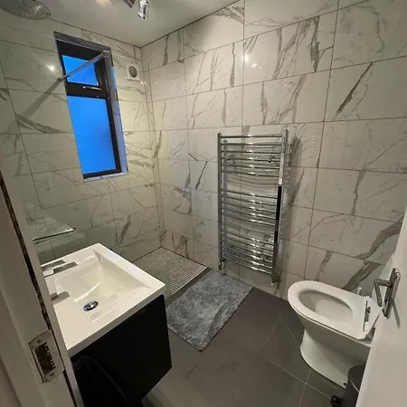 בית הארחה Extraordinary Double Near Croke Park - 3 *